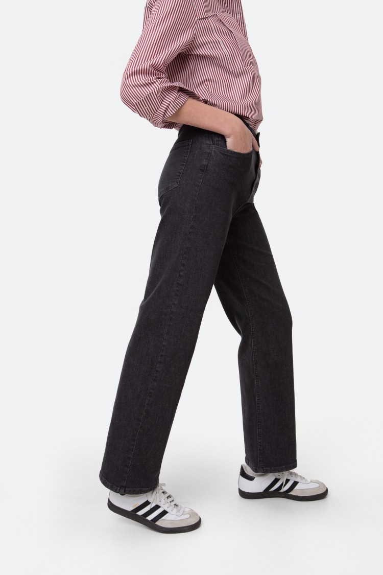 PANTALÓN  CON PINZAS 2